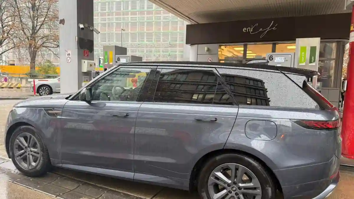 سائق عربي في سويسرا للرحلات الخاصة بين جنيف وزيورخ وإنترلاكن